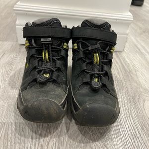 Keen targee hiker for little kids size 12